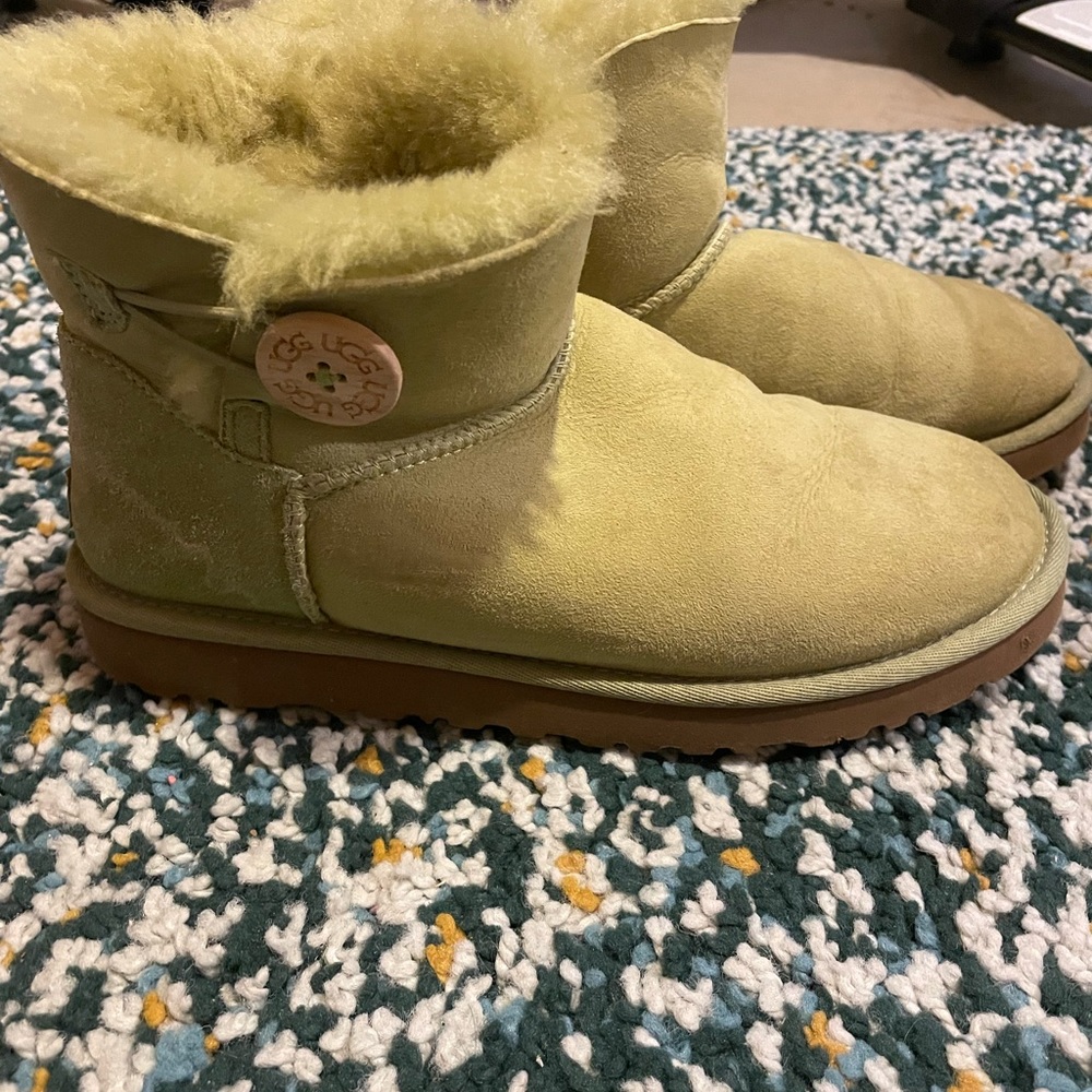 Green Bailey button ankle Uggs